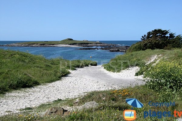 Accès à la crique du Carn de Ploudalmézeau - Finistère