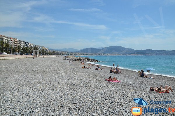 Blick auf die Bucht von Nizza vom Strand Carras aus