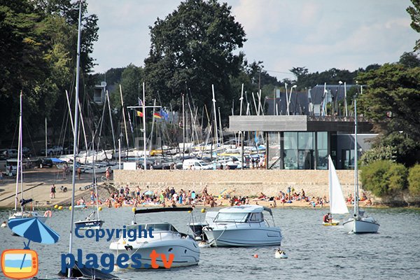 Plage de la Carrière en été - Arradon