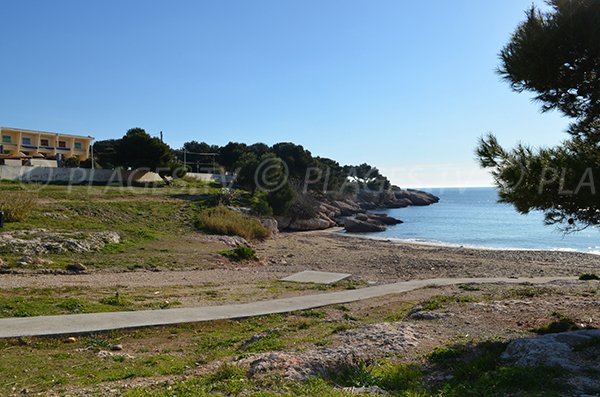 Accès à la plage de Carro à La Couronne