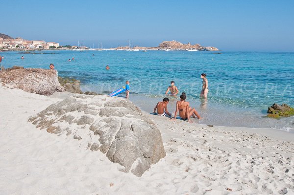 Rochers sur la plage de Caruchettu - Ile Rousse