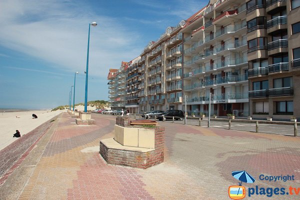 Plage au nord du centre ville de Bray-Dunes