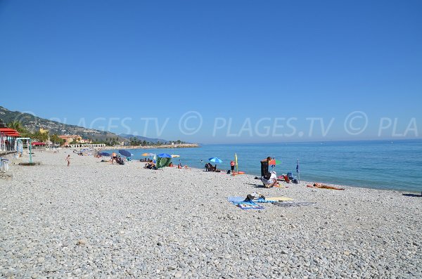 Photo de la plage du Casino à Menton en été