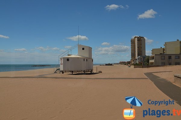 Accès pour les personnes à mobilité réduite sur la plage du Casino de Valras