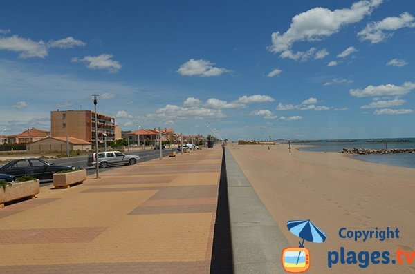 Promenade piétonne du port au casino de Valras