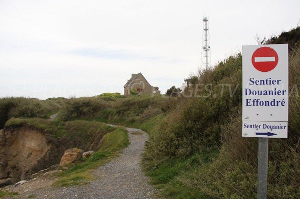 Sentier des douaniers au niveau de la pointe du Castelli à Piriac sur Mer