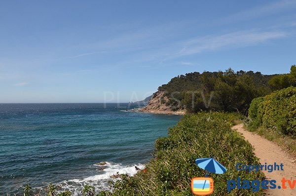 Accès à la plage de Cavalas à Saint Mandrier