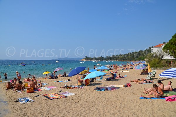 Plage dans le centre de Cavalière - Le Lavandou