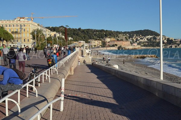 Barrierefreier Strand des Jahrhundertdenkmals in Nizza