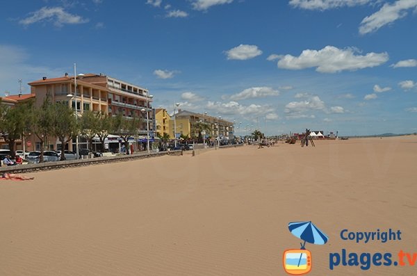 Front de mer de Valras-Plage côté port