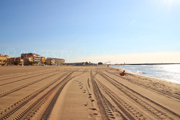 Spiaggia centrale domina il porto di Valras