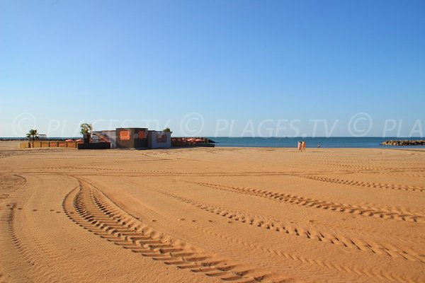 Restaurant sur la plage du centre-ville de Valras