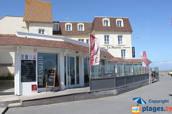 Restaurants autour de la plage centrale d'Arromanches