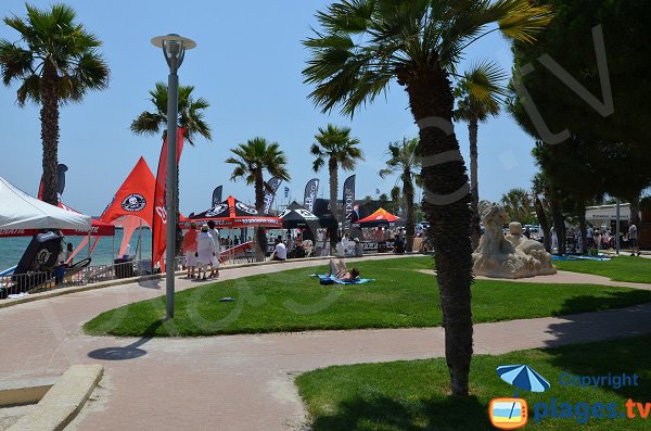 Lawn at the central beach Bandol