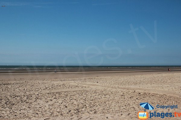 Grande plage dans le centre de Bray Dunes