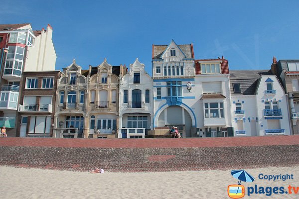 Houses with a pretty seaside architecture in Bray-Dunes