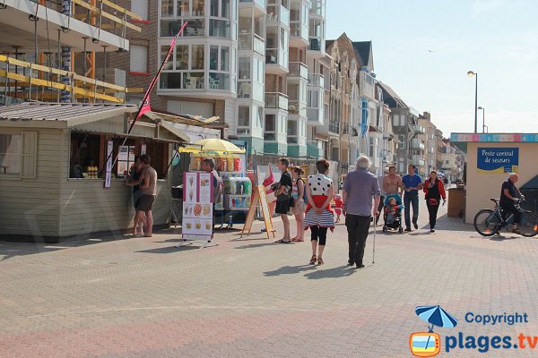 Kiosque autour de la plage centrale de Bray Dunes