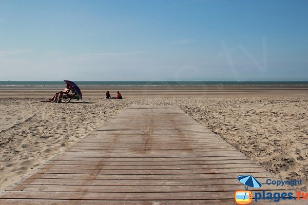 Handicap accessible beach in Bray Dunes