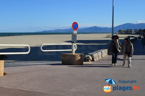 Vue sur la plage depuis la plage centrale - Place de la Méditerranée