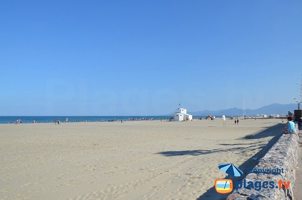 Photo de la plage dans le centre du Canet en Roussillon