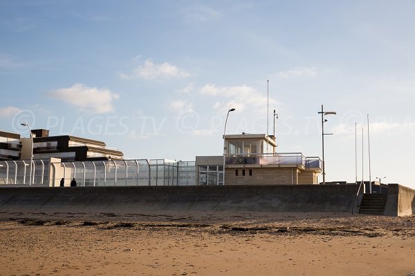 Poste de secours de la plage de Courseulles