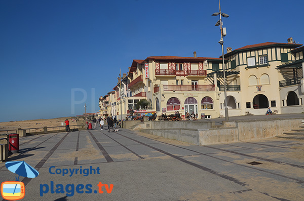 Bord de mer d'Hossegor avec sa place centrale