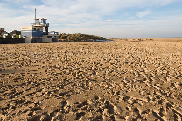 Beach in the center of Merville Franceville towards La Redoute