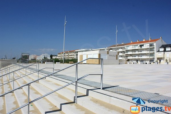 Esplanade di Notre Dame de Monts in riva al mare