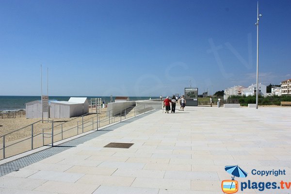 pedestrian promenade of Notre Dame de Monts