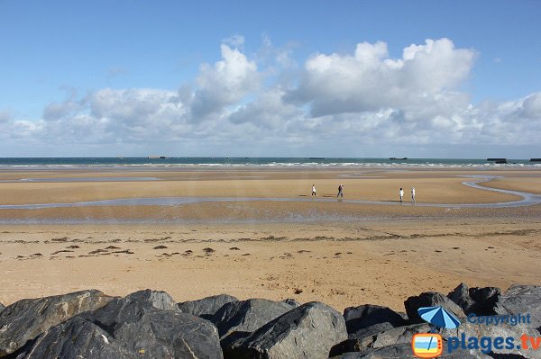 Family beach near Arromanches les Bains - Saint-Côme-de-Fresné