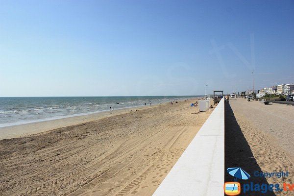 Spiaggia a sud del centro della città di Notre Dame in Vandea