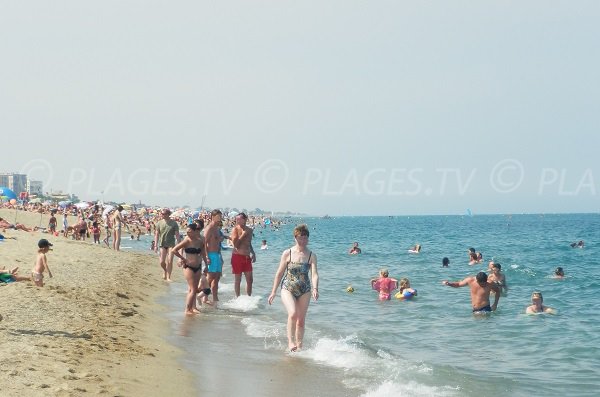 Foto vom zentralen Strand von Argelès im Sommer