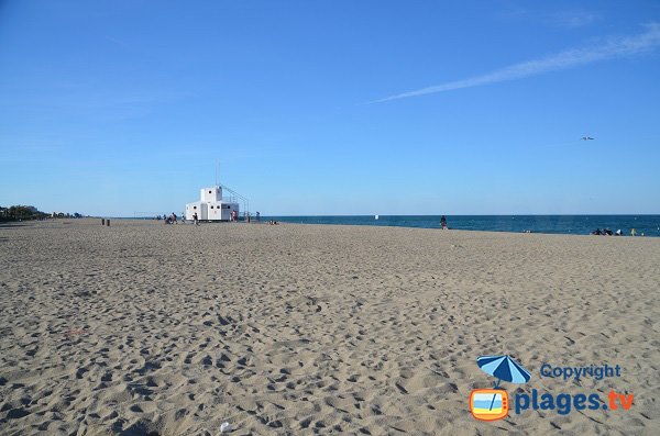 Rettungsstation am zentralen Strand von Argelès-Plage