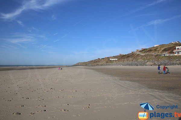 Falesie della spiaggia a Equihen in Francia