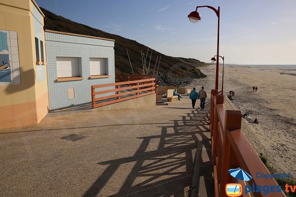 Access to the Equihen beach