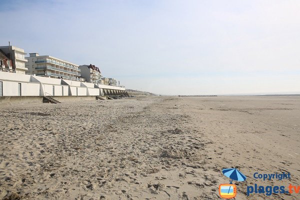 Seaside front in Merlimont and its beach