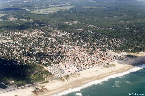 Vue aérienne de la plage du centre de Montalivet