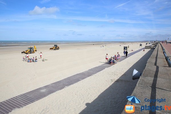 Photo de la plage proche du centre nautique du Touquet