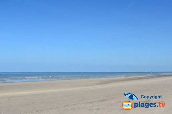 Plage dans le centre-ville de Quend