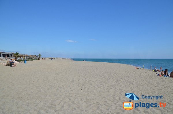 Photo de la principale plage de Torreilles en direction du nord