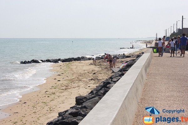 Ver sur Mer beach at low tide - Normandy