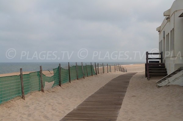 Accès aménagé de la plage du centre ville de Vieux Boucau