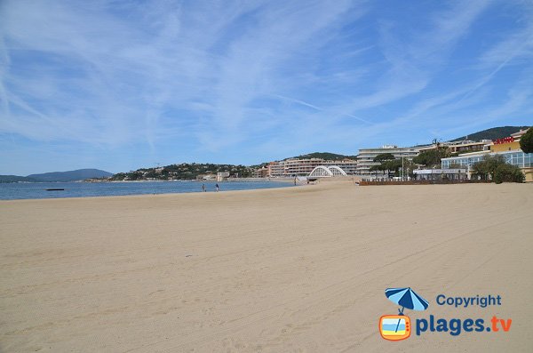 Photo de la plage dans le centre de Sainte Maxime