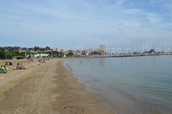 Plage du centre ville de Sainte Maxime dans le Var