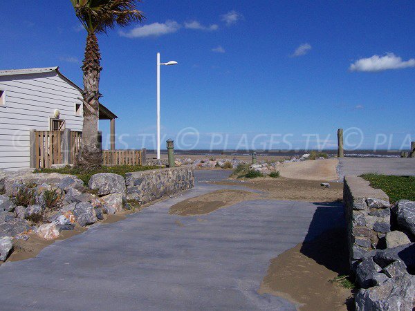 Accès à la plage des Chalets