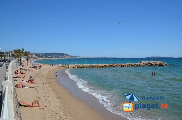 Large beach in Cannes la Bocca next to Cannes