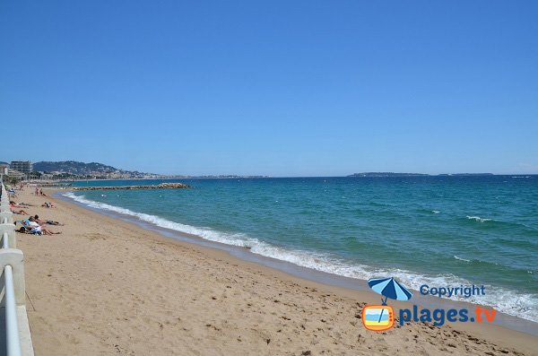 Beach in Cannes la Bocca - Chantiers Navals - close to Cannes