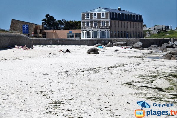 Restaurant on Chardons Bleus beach - Brignogan