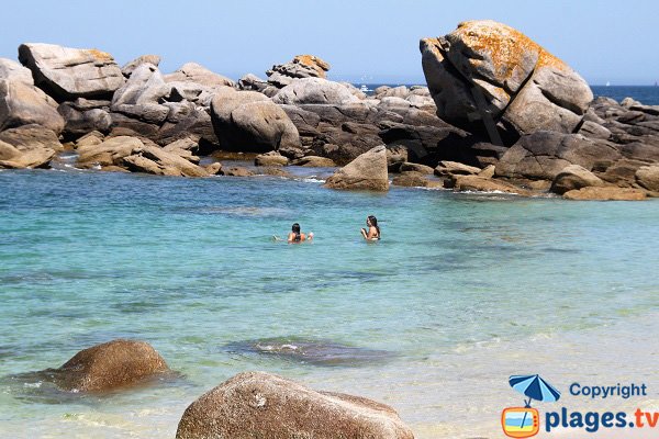 Swimming on the beach of the Chardons Bleus - Brignogan-Plage