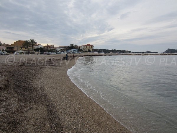 Plage publique à Six Fours les Plages à proximité des Iles des Embiez